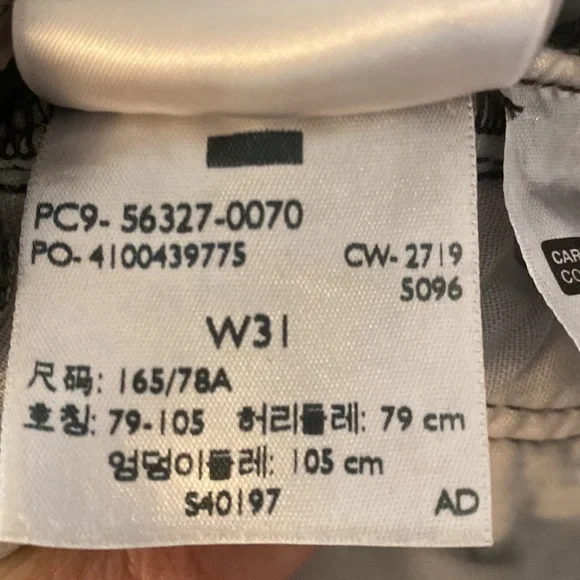 Levi’s black jean shorts- size 31 - Picture 6 of 6